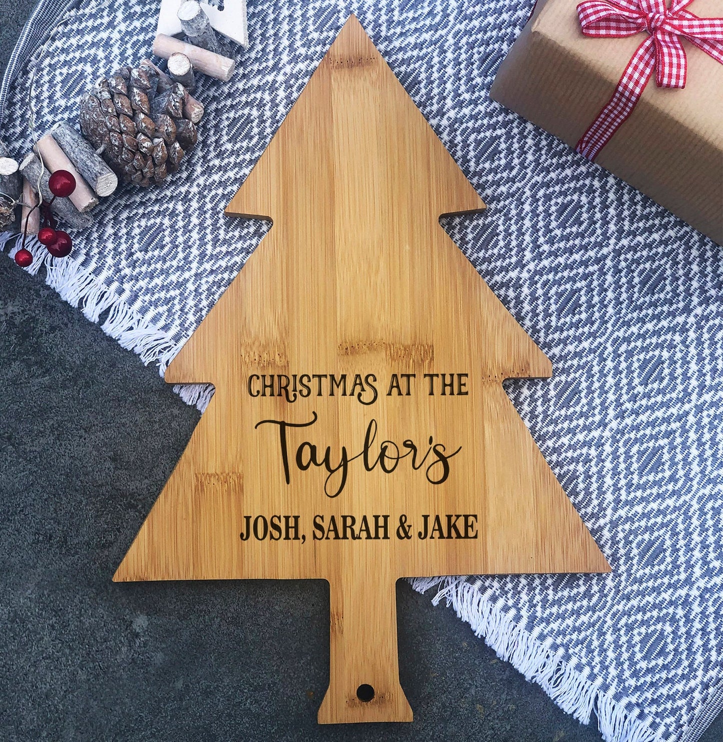 Personalised Shaped Christmas Tree, Surname & Names Design, Bamboo Serving Board - Christmas Tree - Christmas Gift - Chopping Board
